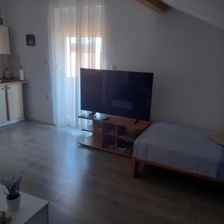 Διαμέρισμα Dani *